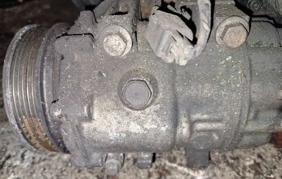 Volvo V50 Air conditioning (A/C) compressor (pump)
