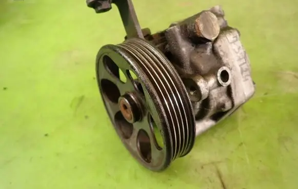 Subaru Impreza II Power steering pump