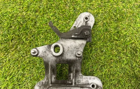 Mercedes-Benz CLS C219 ABS pump bracket A2114310840