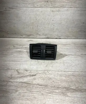Rear air vent grill