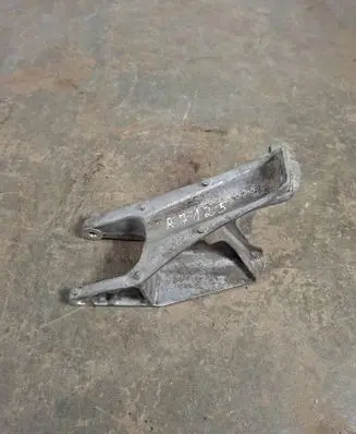 Volkswagen Transporter - Caravelle T5 Engine mounting bracket 7E0199343