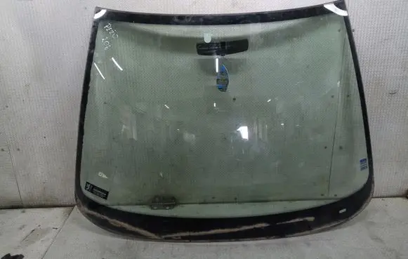 Peugeot 206 Front windscreen/windshield window 