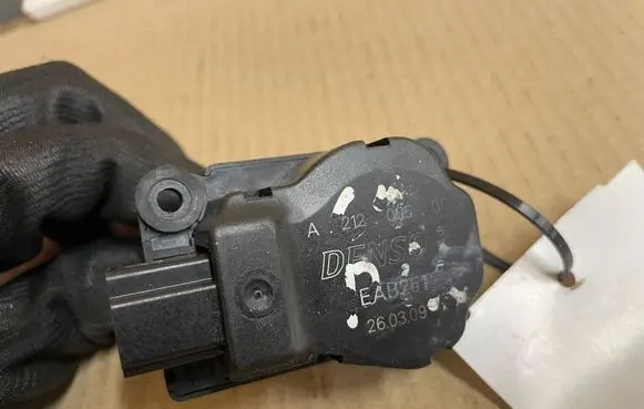 Citroen C4 I Picasso Air flap motor/actuator A21200500 EAB251