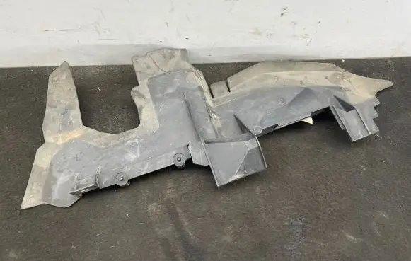 Audi Q7 4L Intercooler air guide/duct channel 4L0121284A