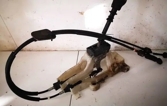 Peugeot 4007 Gear shifter/selector 