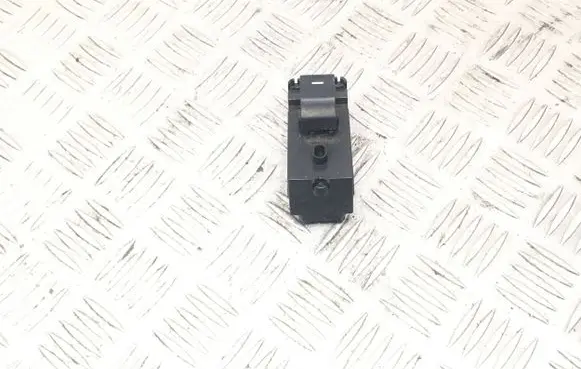 Hyundai i40 Electric window control switch 935803Z100 39R5211000