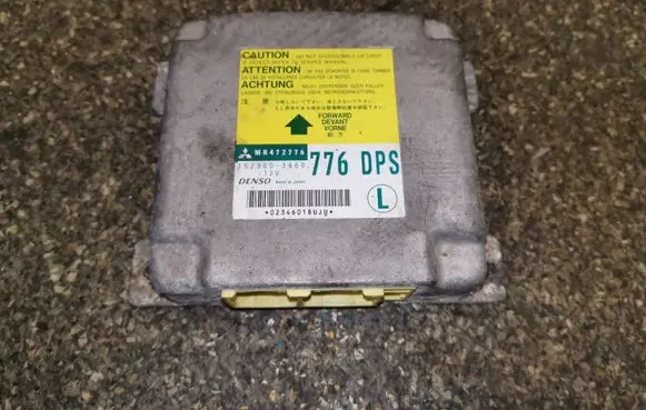Mitsubishi Pajero Airbag control unit/module MR472776 1523003460