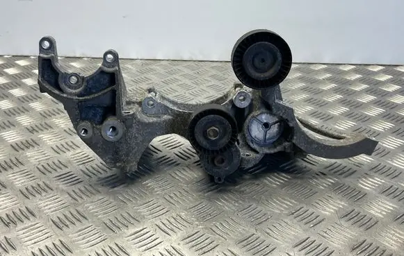 Volkswagen PASSAT B7 Alternator belt tensioner