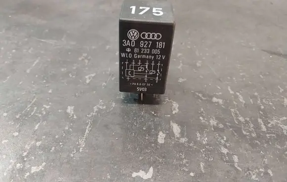 Volkswagen Golf IV Other relay 3A0927181 175