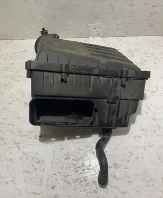 Volkswagen Tiguan Air filter box 5Q0129607AF 5Q0129601AH