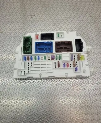 Peugeot 308 Fuse module 9862022280