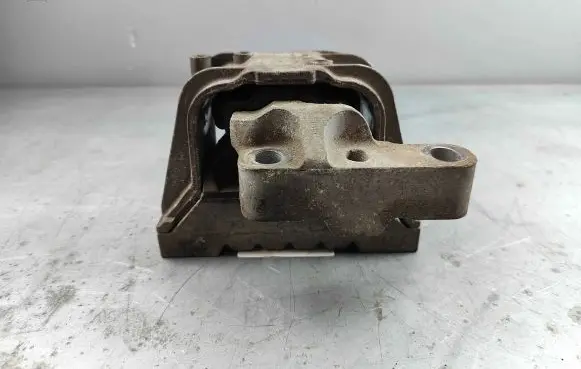 Volkswagen PASSAT CC Engine mount bracket 1K0199262m