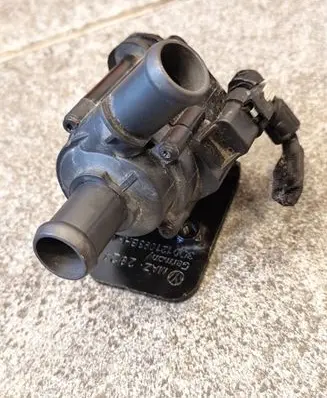 Volkswagen Golf VII Electric auxiliary coolant/water pump 5Q0965561 5Q0965561B