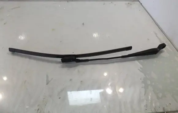Skoda Fabia Mk2 (5J) Front wiper blade arm