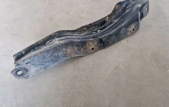 Mitsubishi Pajero Sport I Radiator support slam panel bracket MR371965