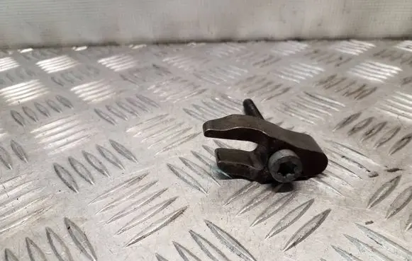 Jeep Patriot Fuel Injector clamp holder 