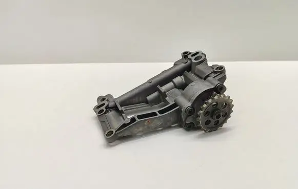 BMW 5 E60 E61 Oil pump 7792945 11417792945