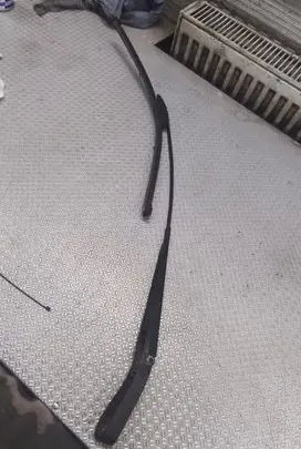 Volvo S80 Windshield/front glass wiper blade 09484613