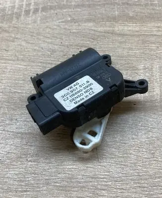 Volkswagen PASSAT B6 Air flap motor/actuator 3C0907511B