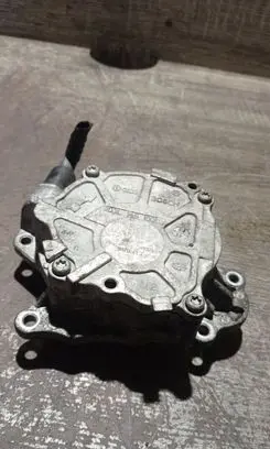 Volkswagen PASSAT B7 Vacuum pump 03L145100