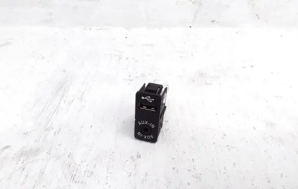 BMW 4 F32 F33 AUX in-socket connector 9229246