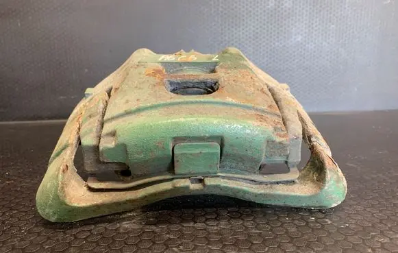 Front brake caliper