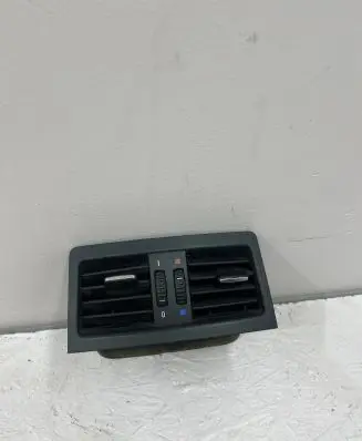 BMW 3 E90 E91 Rear air vent grill 7129556 6932023 14121810