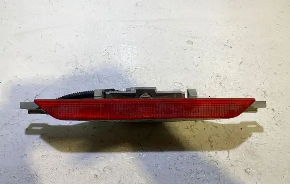 Toyota Avensis Verso Third/center stoplight 020001