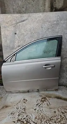 Volvo V70 Front door