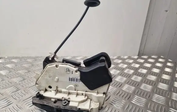 Volkswagen Polo V 6R Rear door lock 5K4839015F