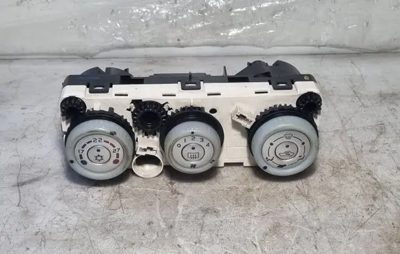 Mitsubishi Colt Climate control unit 69667301