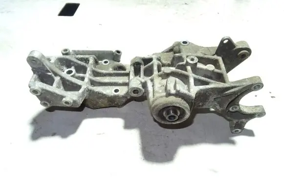 Audi A4 S4 B5 8D Engine mounting bracket 058145523D