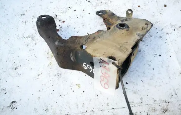 Chrysler Pacifica Engine mounting bracket