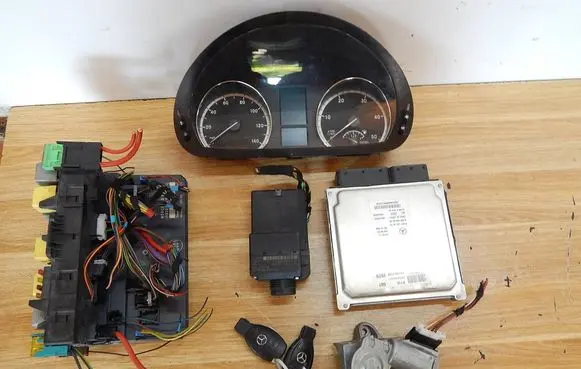 Mercedes-Benz Vito Viano W639 Engine control unit/module ECU A651150189 A0054469640 A6399005700