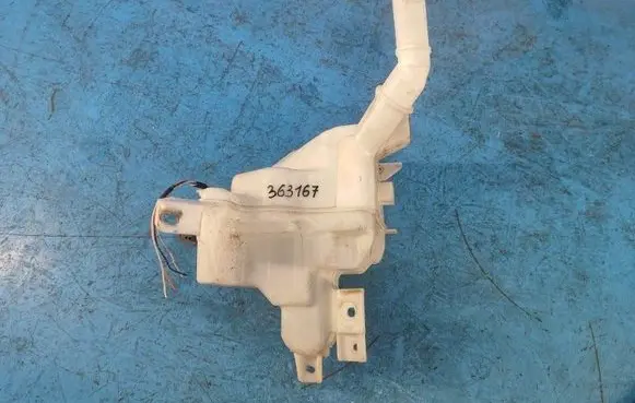 Mazda 3 II Windshield washer fluid reservoir/tank BBM467480