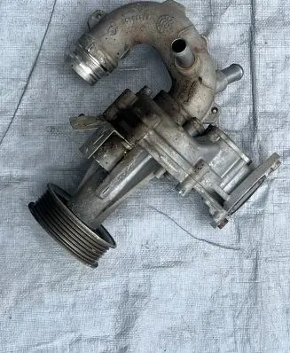 Alfa Romeo Stelvio Water pump 05048124AC 00500532700 2897195224
