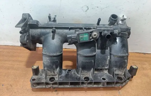 Dacia Sandero II Intake manifold 70528604 70544079 140032844R