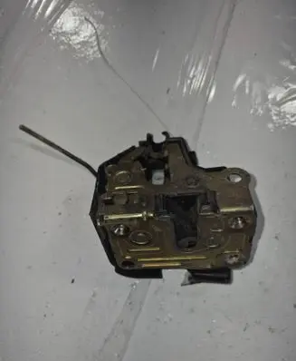 Renault Megane I Rear door lock 669558