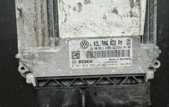Volkswagen Golf VI Engine control unit/module 03L906022PM 03L906022G 0281015882