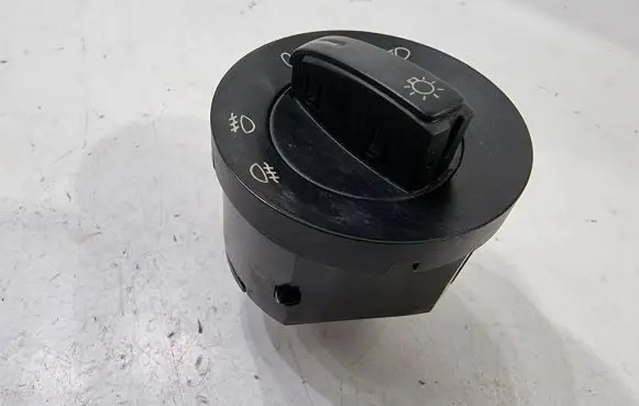Volkswagen Touran I Light switch