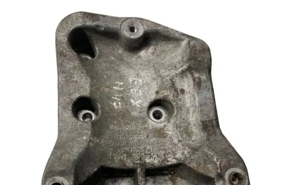 BMW 5 E60 E61 A/C compressor mount bracket 7796395