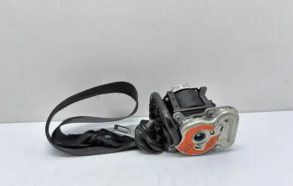 Skoda Octavia Mk3 (5E) Front seatbelt 5E0857701 03T93520E