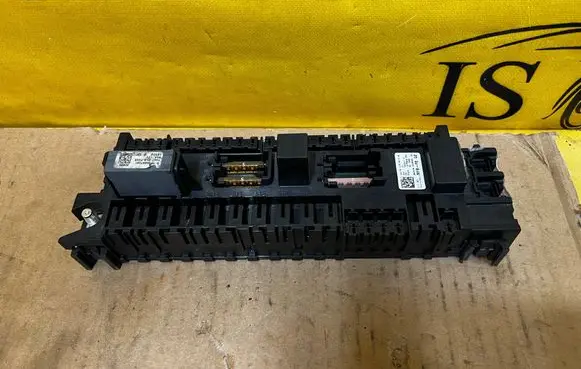 Mercedes-Benz GL X166 Fuse module A1665402350
