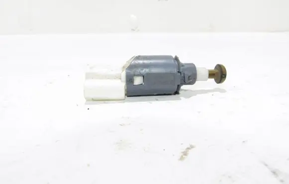 Renault Twingo II Brake pedal sensor switch 82001682338B