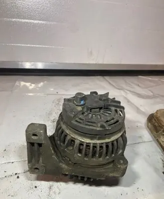 Volvo V70 Generator/alternator 8676496 0124525029