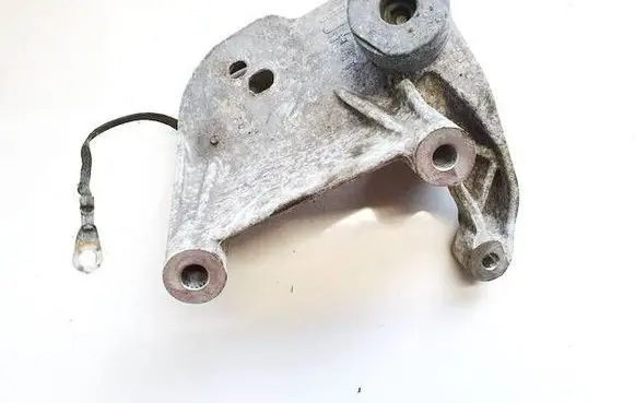 Volvo V40 Engine mounting bracket 31359637