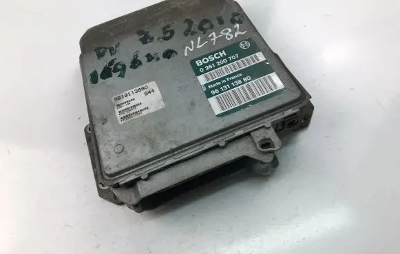 Peugeot 106 Engine control unit/module 9613113880