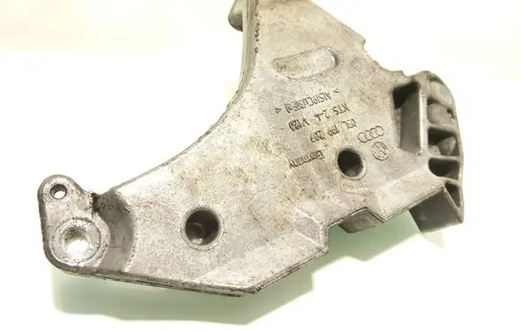 Volkswagen Tiguan Engine mounting bracket 03L199207