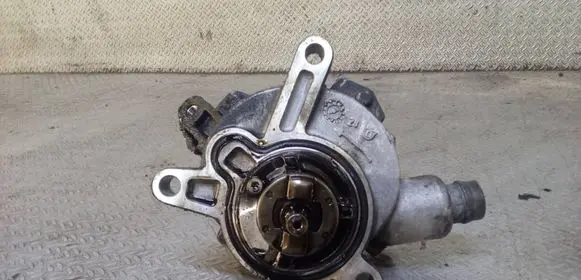 Volvo V70 Vacuum pump 30731825