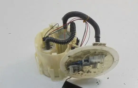 Opel Zafira B In-tank fuel pump 13129982